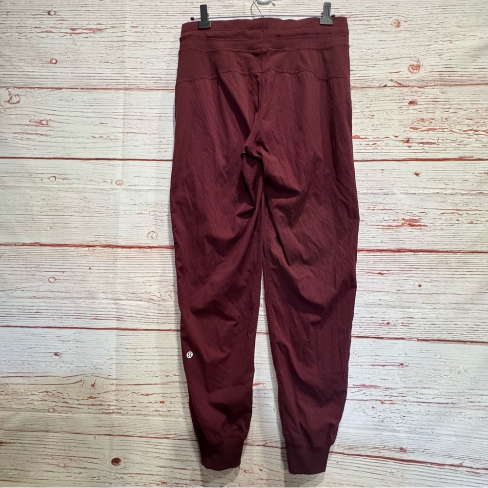 Lululemon Dance Studio Mid-Rise Jogger in Red Merlot Sz 6 - Picture 8 of 13